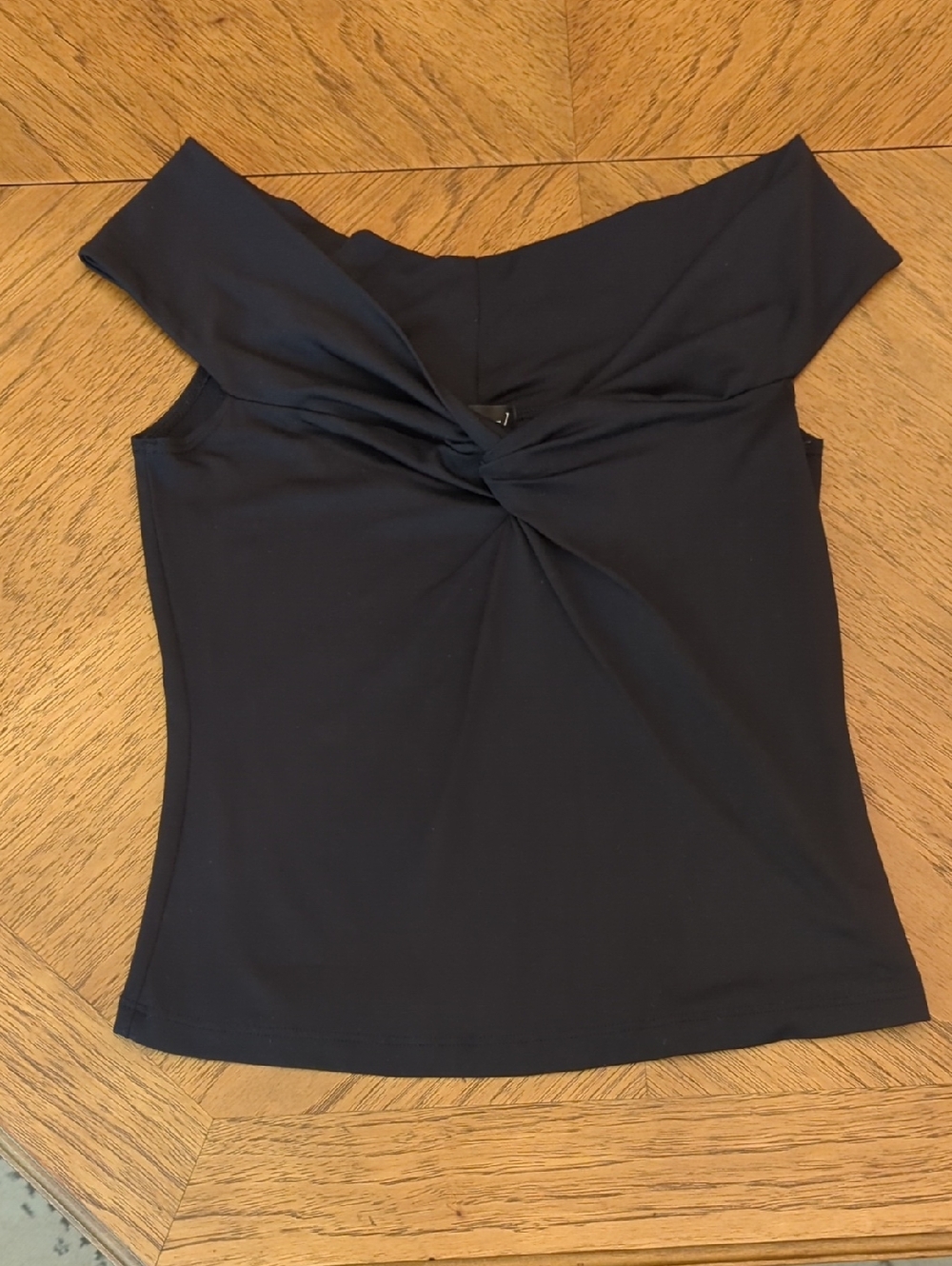 Y2K Wet Seal Black Twist Front Off-Shoulder Crop Top